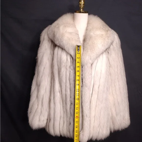 SAGA FOX Elegant White Fur Coat size L pre owned Exellent condition